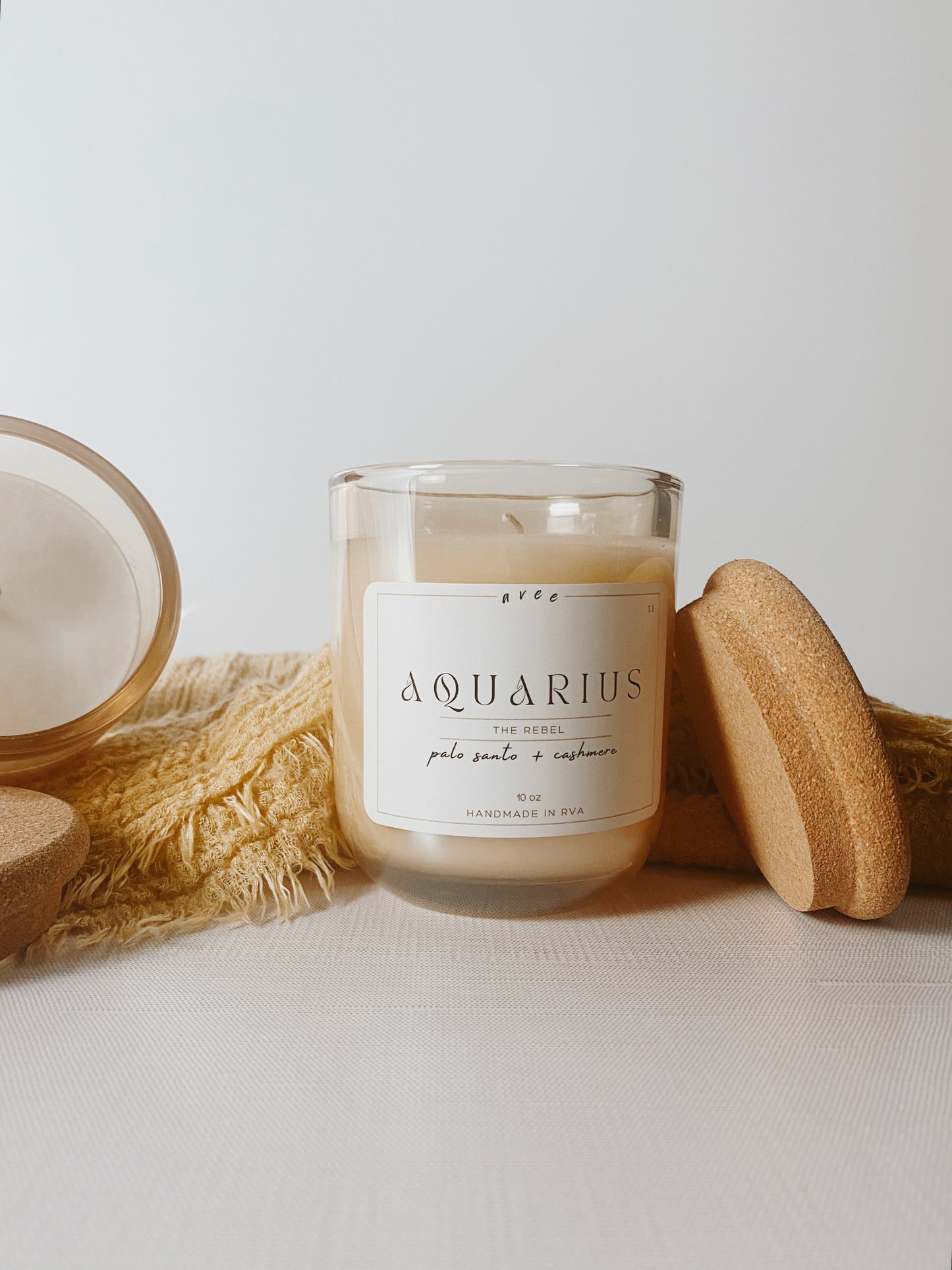 aquarius avee golden glass candle - 10oz